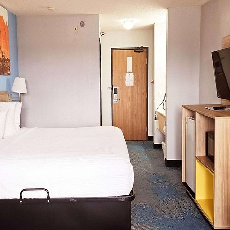 Days Inn By Wyndham Ozark Springfield Esterno foto