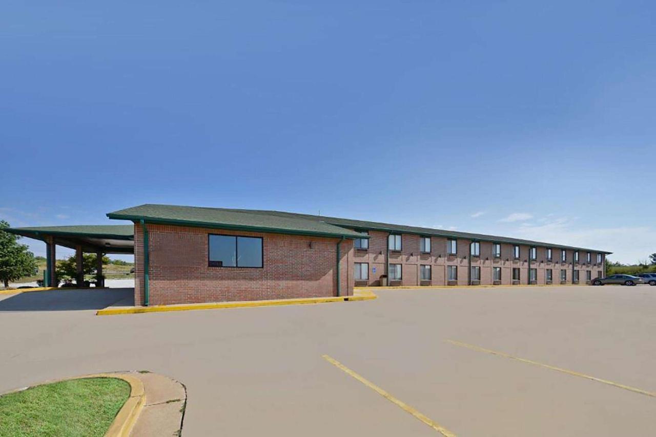 Days Inn By Wyndham Ozark Springfield Esterno foto