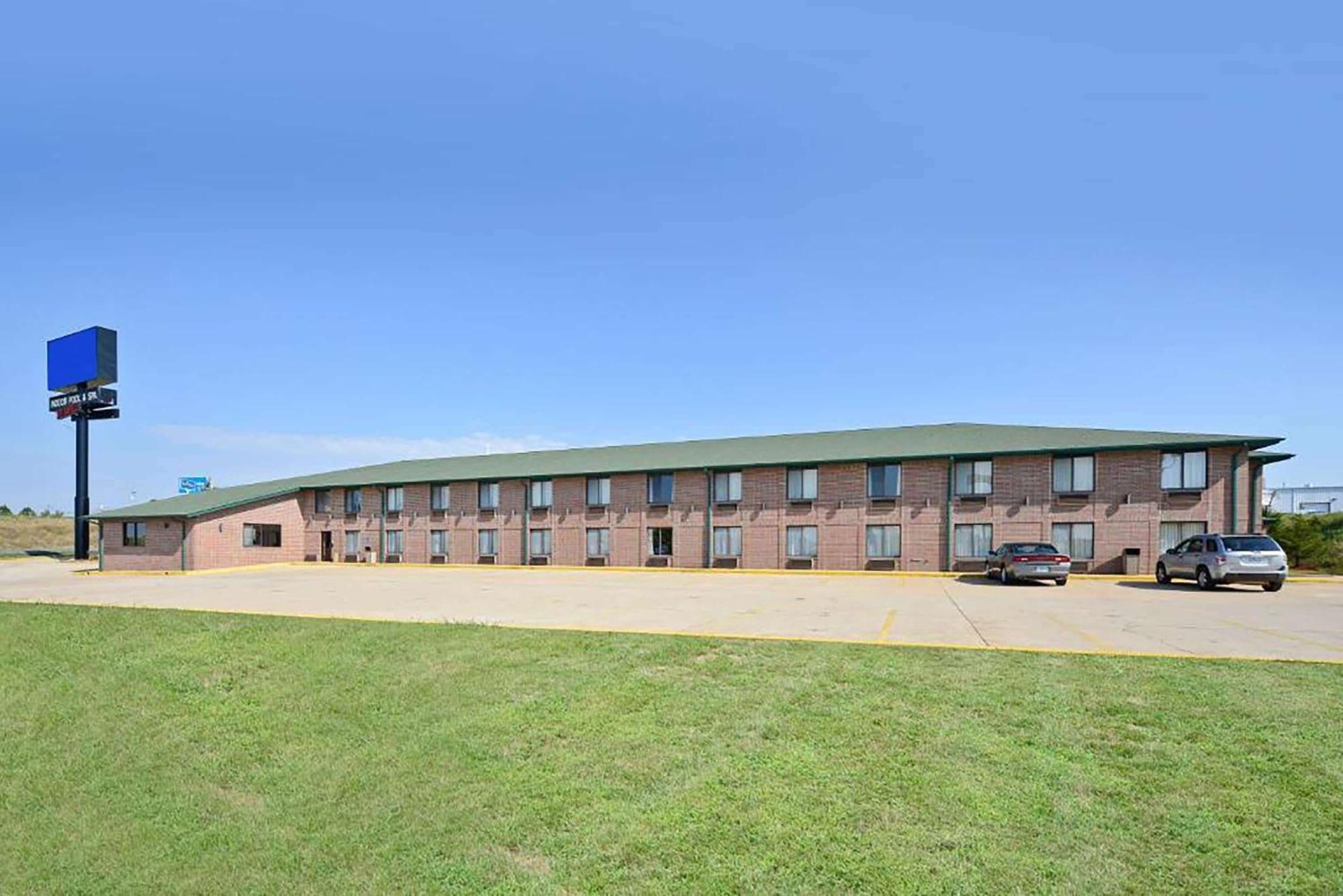 Days Inn By Wyndham Ozark Springfield Esterno foto