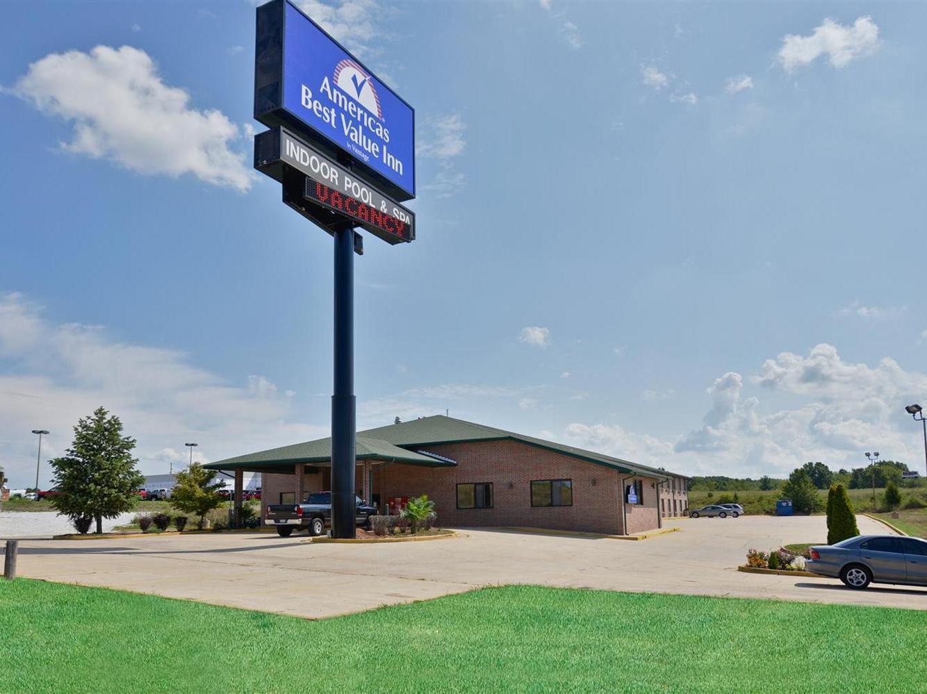 Days Inn By Wyndham Ozark Springfield Esterno foto