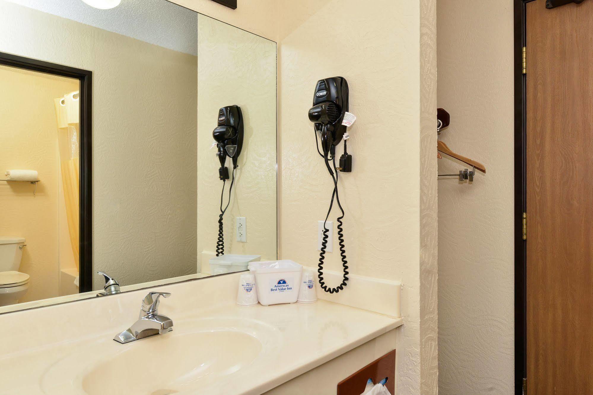 Days Inn By Wyndham Ozark Springfield Esterno foto